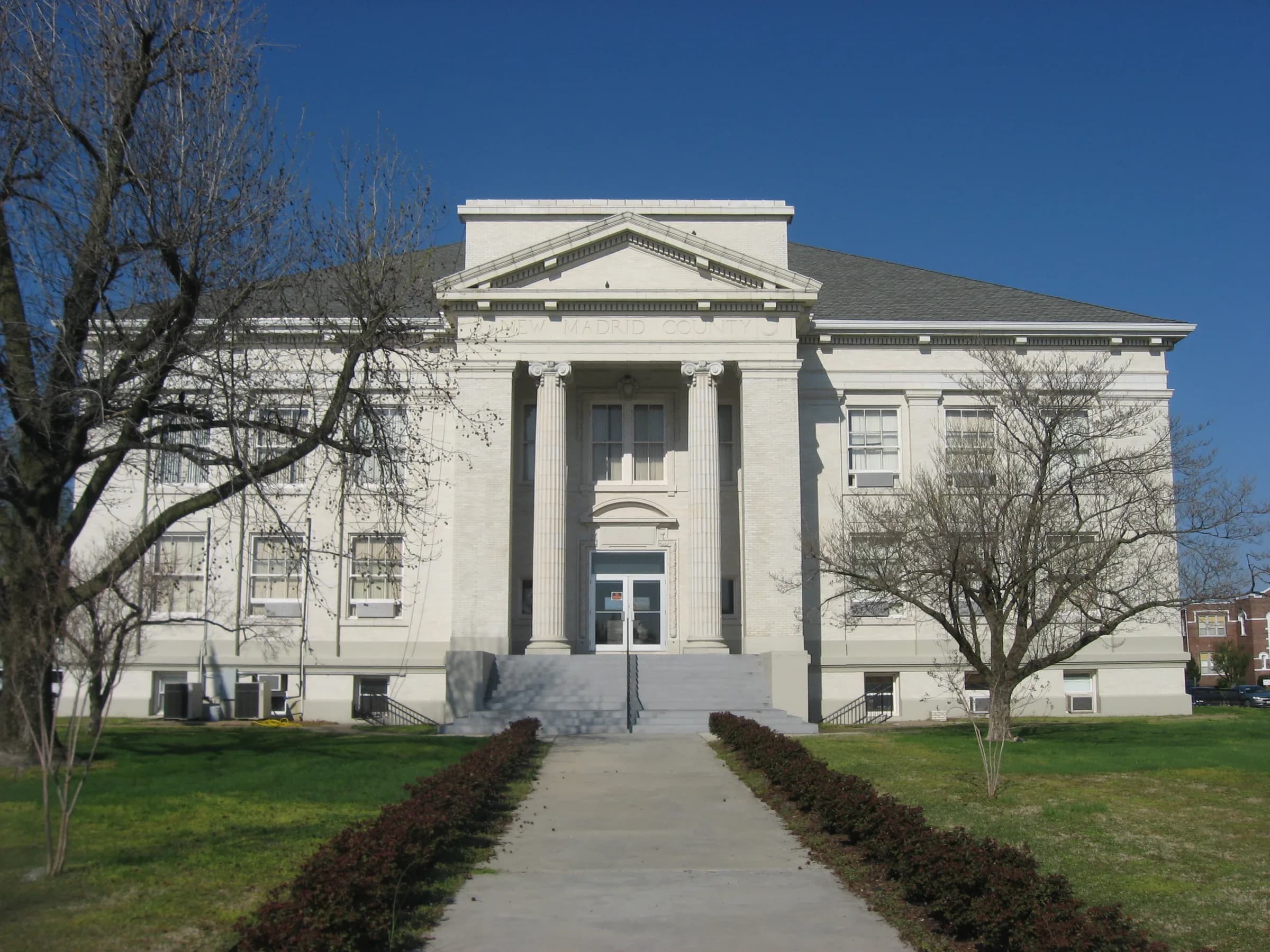 The New Madrid County Courthouse on Main Street